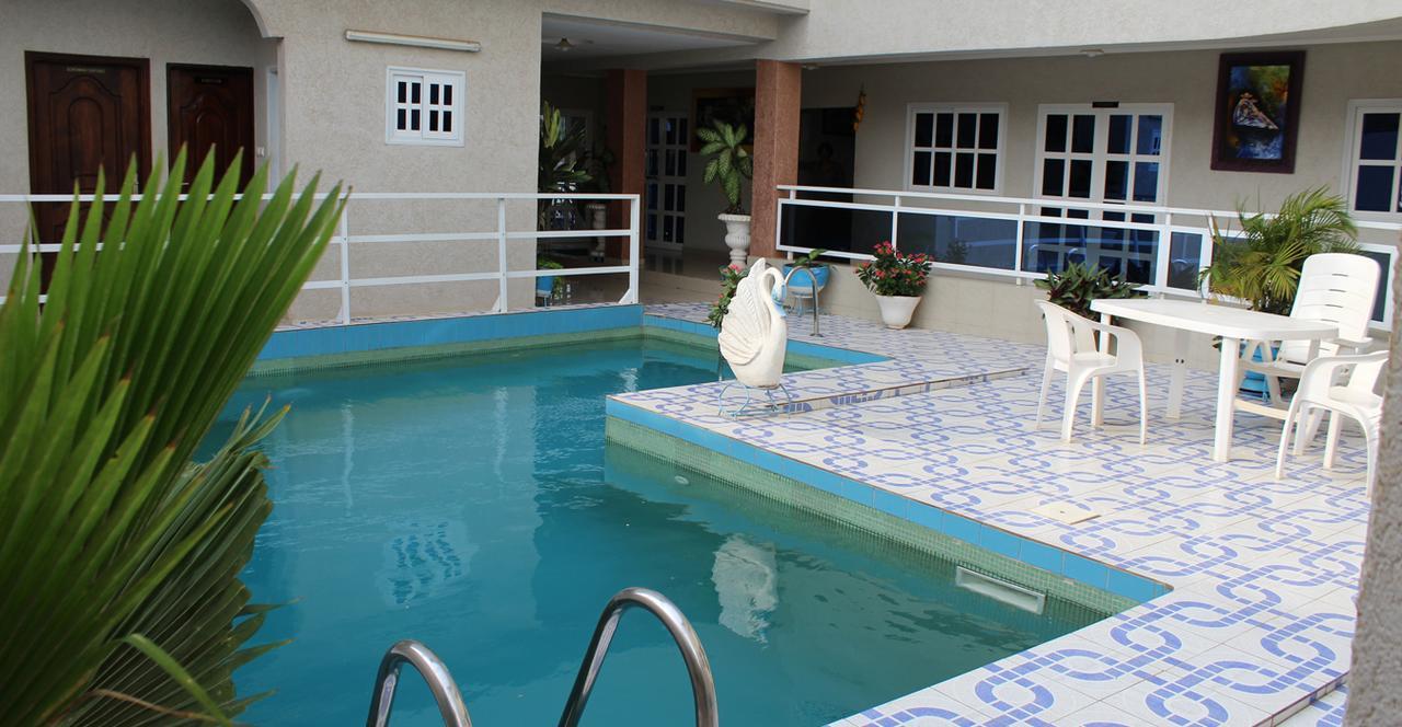 Agla Hotel Lome Bagian luar foto