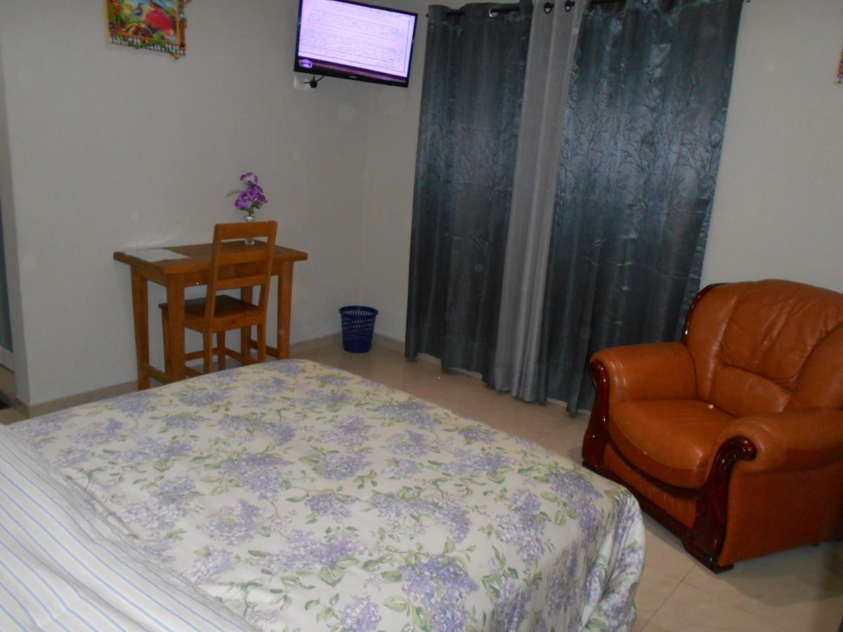 Agla Hotel Lome Bagian luar foto