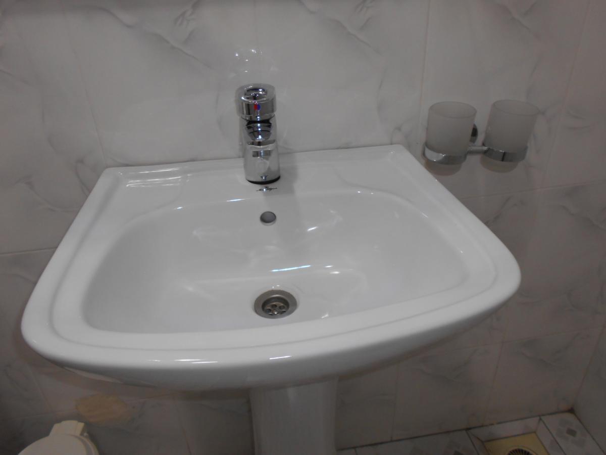 Agla Hotel Lome Bagian luar foto