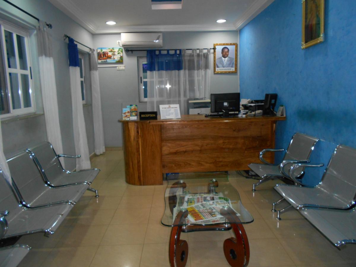 Agla Hotel Lome Bagian luar foto