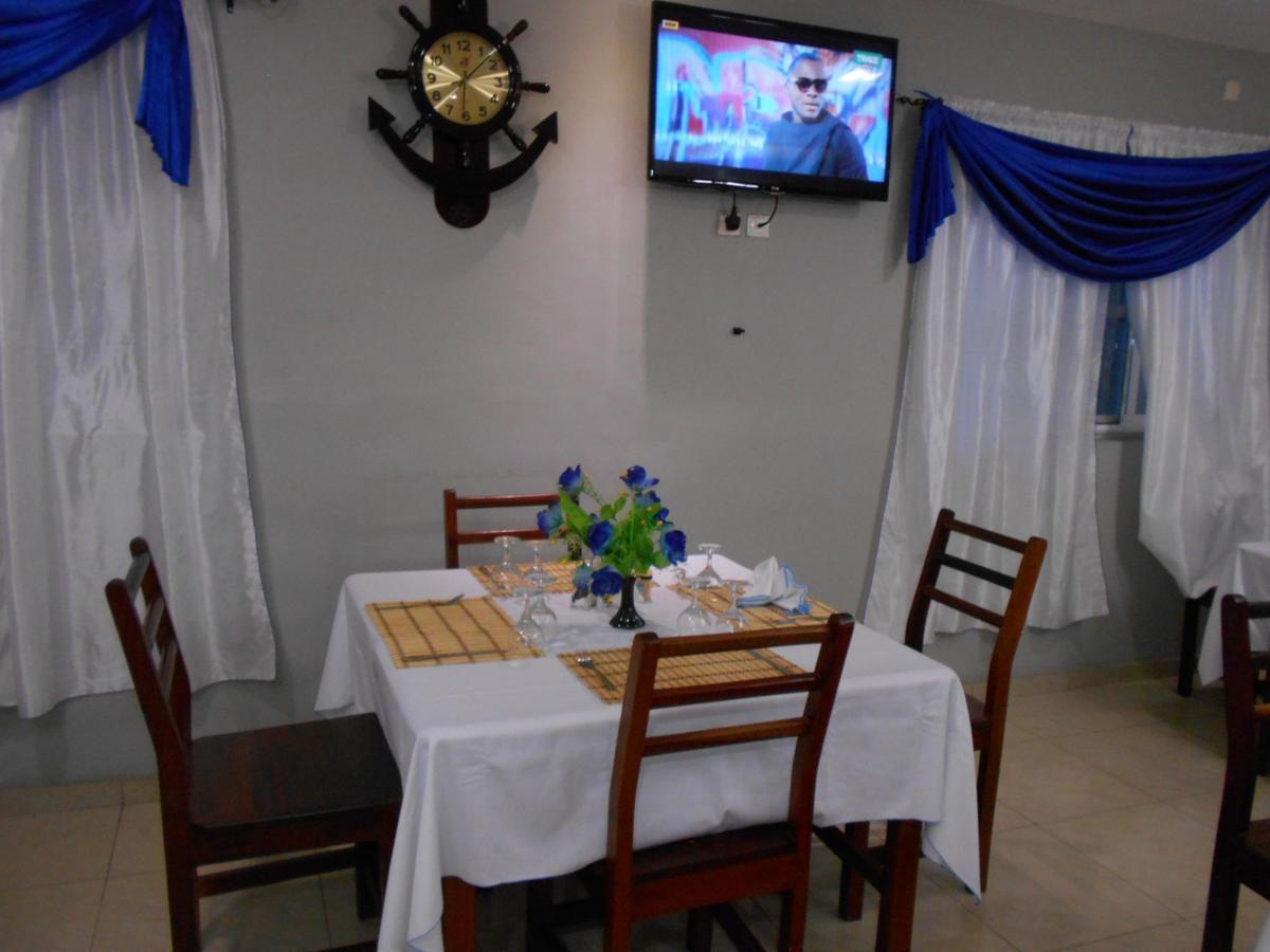 Agla Hotel Lome Bagian luar foto