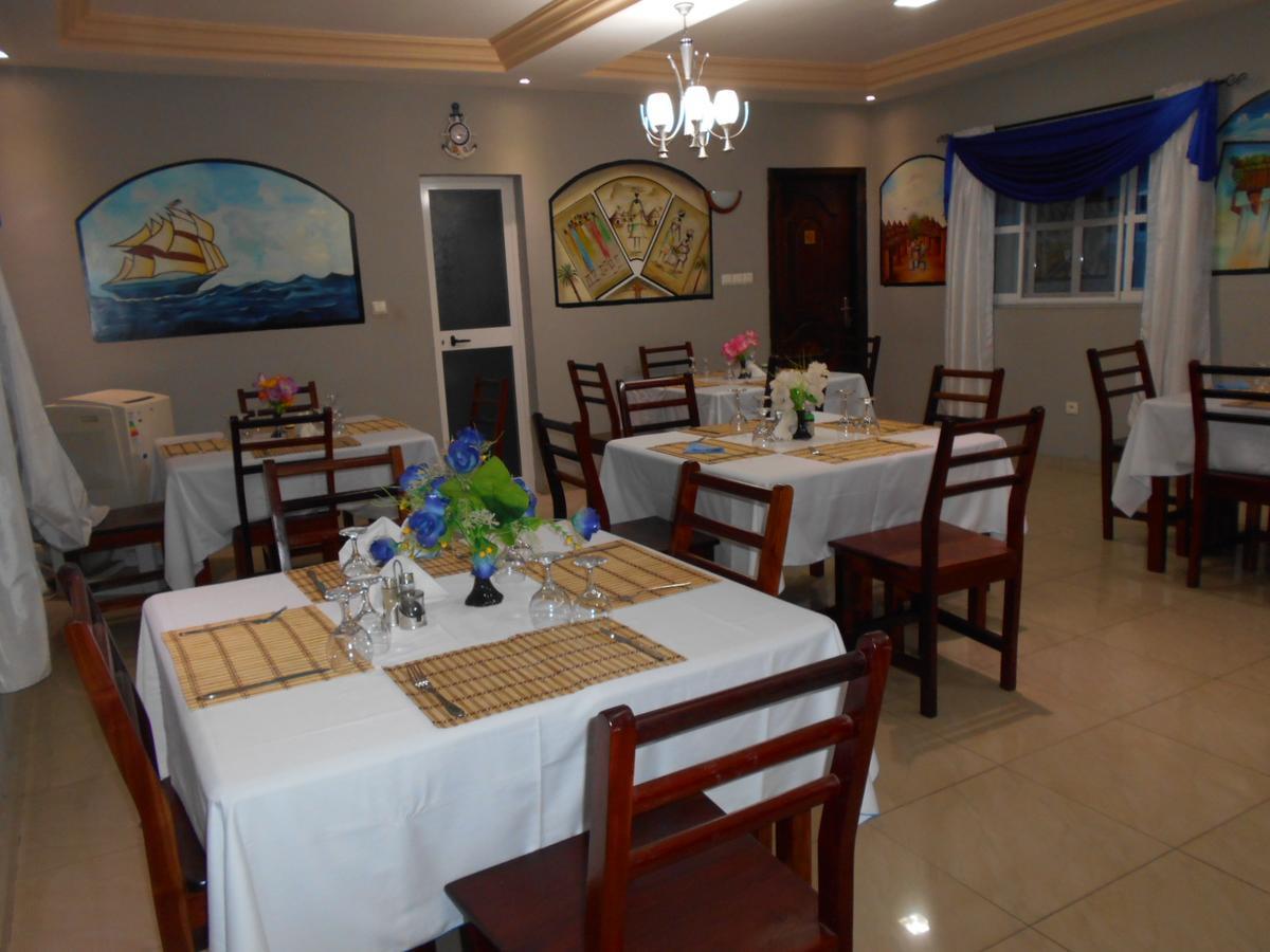 Agla Hotel Lome Bagian luar foto